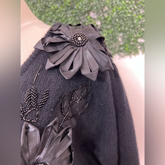 Vintage Rebecca Gray Wool Angora Black Floral Beaded Embroidered Sweater Size S - Picture 3 of 11